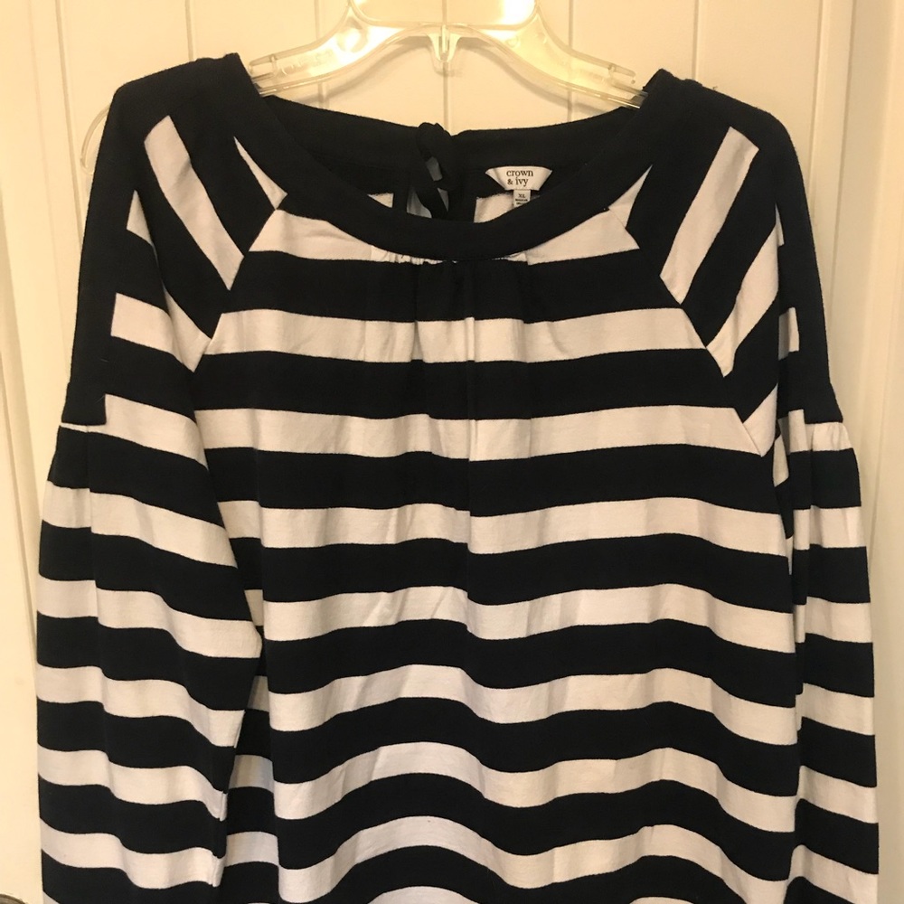 Stylish Brand New Crown & Ivy Top